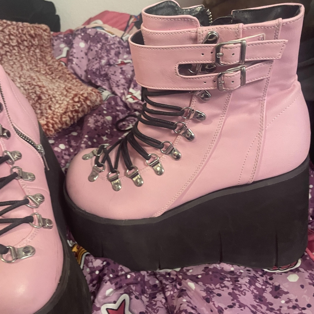 Demonias boots